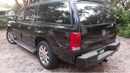Photo 4 of 9 of 2004 Cadillac Escalade ESV Platinum Edition